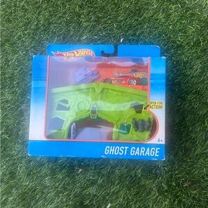 Hot Wheels Ghost Garage with Red Car New 2016